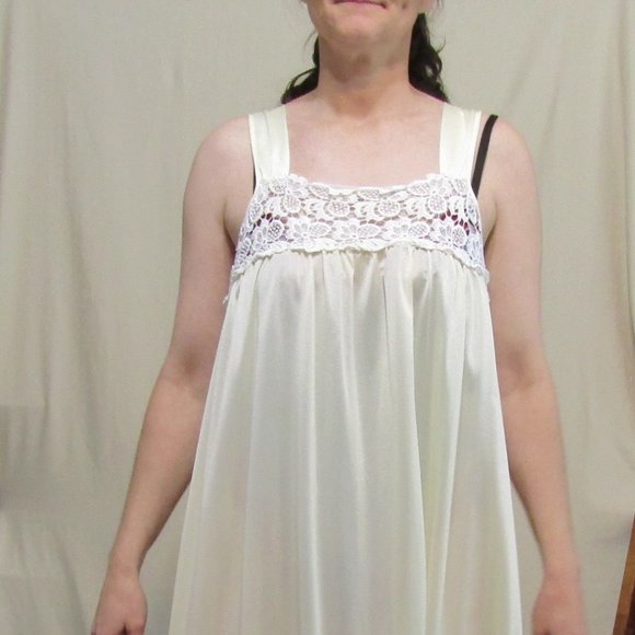 yellow long med nylon nightgown - Picture 1 of 3